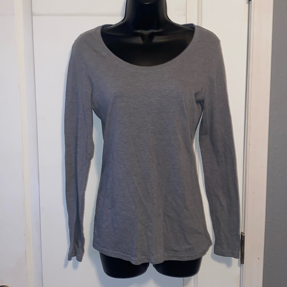 Scoop neck long sleeve shirt